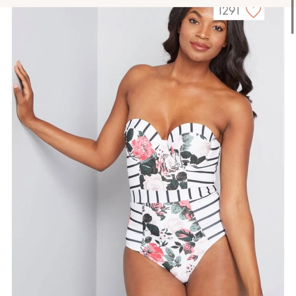 ModCloth Women's NWT The Harper One-Piece Swimsuit‎